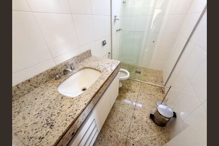 Casa à venda com 300m², 3 quartos e 2 vagas Casa à venda com 300m², 3 quartos e 2 vagasBanheiro