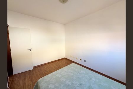 Casa à venda com 300m², 3 quartos e 2 vagas Casa à venda com 300m², 3 quartos e 2 vagasQuarto 2