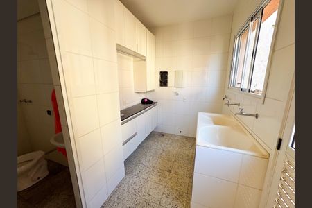Casa à venda com 300m², 3 quartos e 2 vagas Casa à venda com 300m², 3 quartos e 2 vagasÁrea de Serviço