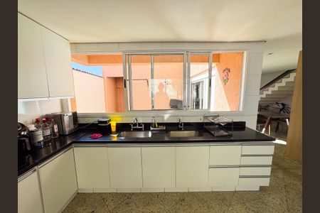 Casa à venda com 300m², 3 quartos e 2 vagas Casa à venda com 300m², 3 quartos e 2 vagasCozinha