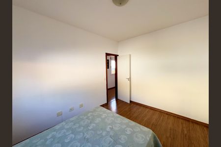 Casa à venda com 300m², 3 quartos e 2 vagas Casa à venda com 300m², 3 quartos e 2 vagasQuarto 2