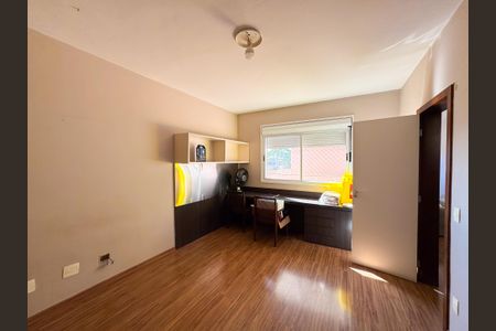 Casa à venda com 300m², 3 quartos e 2 vagas Casa à venda com 300m², 3 quartos e 2 vagasQuarto 1