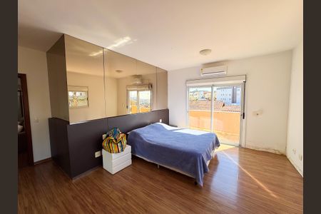 Casa à venda com 300m², 3 quartos e 2 vagas Casa à venda com 300m², 3 quartos e 2 vagasSuíte