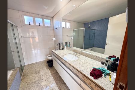 Casa à venda com 300m², 3 quartos e 2 vagas Casa à venda com 300m², 3 quartos e 2 vagasBanheiro da Suíte