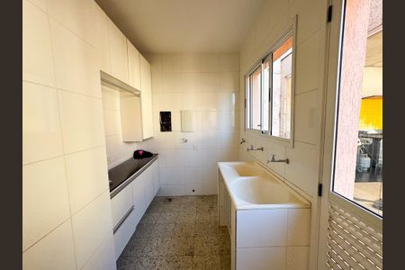 Casa à venda com 300m², 3 quartos e 2 vagas Casa à venda com 300m², 3 quartos e 2 vagasÁrea de Serviço