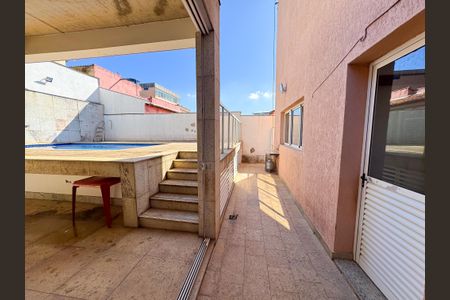 Casa à venda com 300m², 3 quartos e 2 vagas Casa à venda com 300m², 3 quartos e 2 vagasÁrea Externa