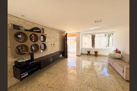 Casa à venda com 300m², 3 quartos e 2 vagas Casa à venda com 300m², 3 quartos e 2 vagasSala