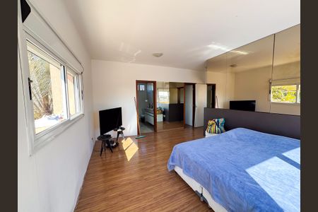 Casa à venda com 300m², 3 quartos e 2 vagas Casa à venda com 300m², 3 quartos e 2 vagasSuíte