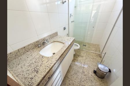 Casa à venda com 300m², 3 quartos e 2 vagas Casa à venda com 300m², 3 quartos e 2 vagasBanheiro