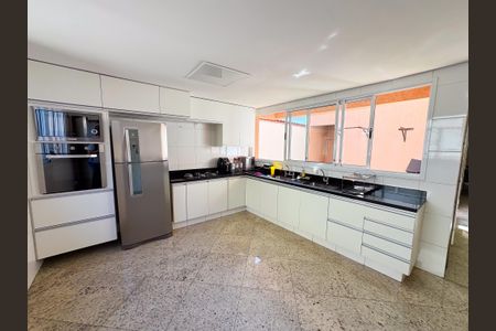 Casa à venda com 300m², 3 quartos e 2 vagas Casa à venda com 300m², 3 quartos e 2 vagasCozinha