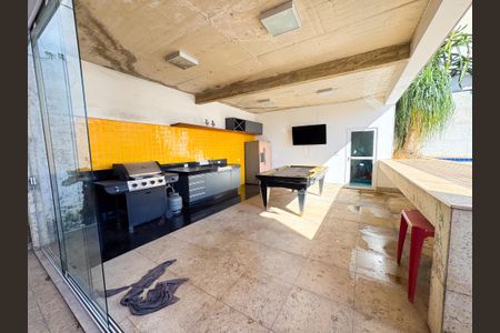 Casa à venda com 300m², 3 quartos e 2 vagas Casa à venda com 300m², 3 quartos e 2 vagasÁrea Externa