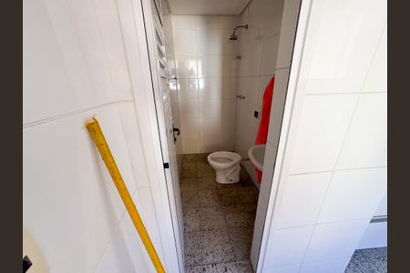 Casa à venda com 300m², 3 quartos e 2 vagas Casa à venda com 300m², 3 quartos e 2 vagasBanheiro de Serviço