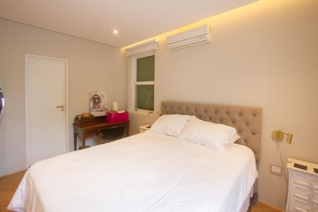 Casa à venda com 225m², 3 quartos e 2 vagas Casa à venda com 225m², 3 quartos e 2 vagasSuíte