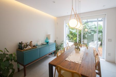 Casa à venda com 225m², 3 quartos e 2 vagas Casa à venda com 225m², 3 quartos e 2 vagasCozinha/Sala de Jantar