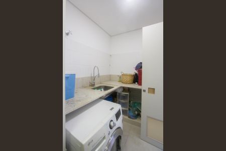 Casa à venda com 225m², 3 quartos e 2 vagas Casa à venda com 225m², 3 quartos e 2 vagasÁrea de Serviço