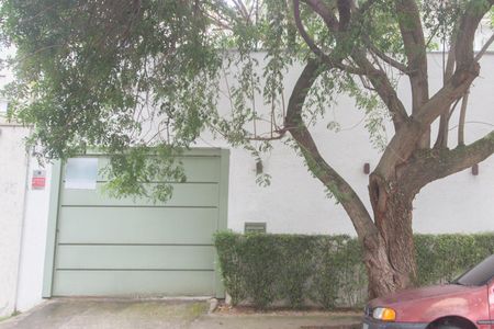 Casa à venda com 225m², 3 quartos e 2 vagas Casa à venda com 225m², 3 quartos e 2 vagasFachada