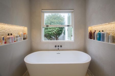 Casa à venda com 225m², 3 quartos e 2 vagas Casa à venda com 225m², 3 quartos e 2 vagasBanheiro Social