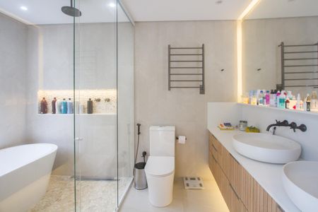 Casa à venda com 225m², 3 quartos e 2 vagas Casa à venda com 225m², 3 quartos e 2 vagasBanheiro Social