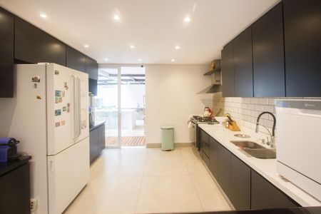 Casa à venda com 225m², 3 quartos e 2 vagas Casa à venda com 225m², 3 quartos e 2 vagasCozinha