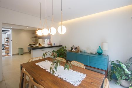 Casa à venda com 225m², 3 quartos e 2 vagas Casa à venda com 225m², 3 quartos e 2 vagasCozinha/Sala de Jantar