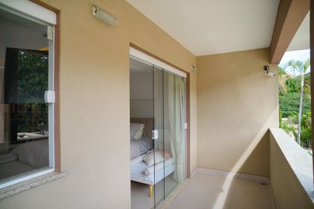 Casa à venda com 585m², 4 quartos e 3 vagas Casa à venda com 585m², 4 quartos e 3 vagasVaranda da suíte 1