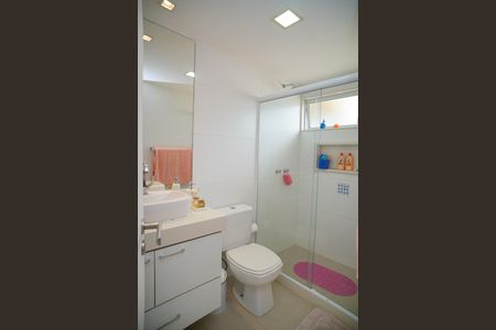 Casa à venda com 585m², 4 quartos e 3 vagas Casa à venda com 585m², 4 quartos e 3 vagasBanheiro da Suíte 2