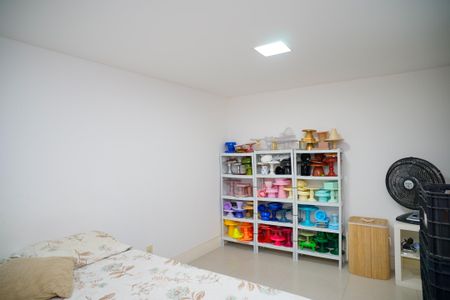 Casa à venda com 585m², 4 quartos e 3 vagas Casa à venda com 585m², 4 quartos e 3 vagasQuarto de Serviço