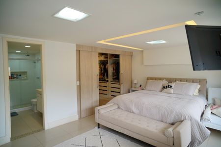 Casa à venda com 585m², 4 quartos e 3 vagas Casa à venda com 585m², 4 quartos e 3 vagasSuíte 1