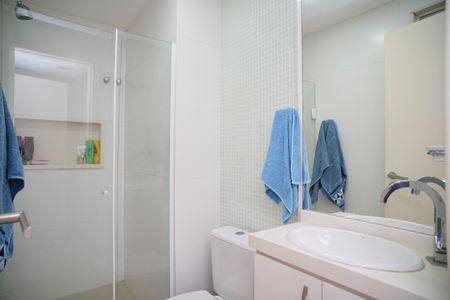 Casa à venda com 585m², 4 quartos e 3 vagas Casa à venda com 585m², 4 quartos e 3 vagasBanheiro da Suíte 4