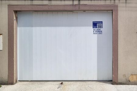 Casa à venda com 585m², 4 quartos e 3 vagas Casa à venda com 585m², 4 quartos e 3 vagasPlaca