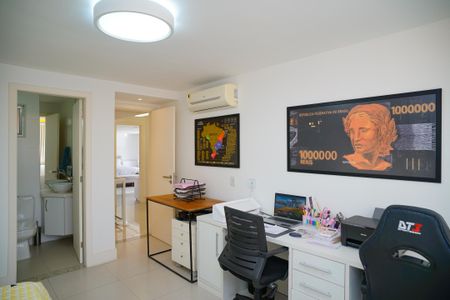 Casa à venda com 585m², 4 quartos e 3 vagas Casa à venda com 585m², 4 quartos e 3 vagasSuíte 3