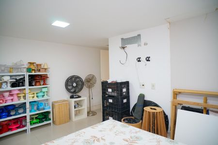 Casa à venda com 585m², 4 quartos e 3 vagas Casa à venda com 585m², 4 quartos e 3 vagasQuarto de Serviço