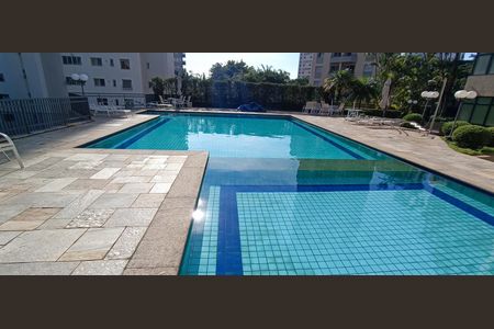 Apartamento à venda com 260m², 3 quartos e 5 vagasÁrea comum - Piscina