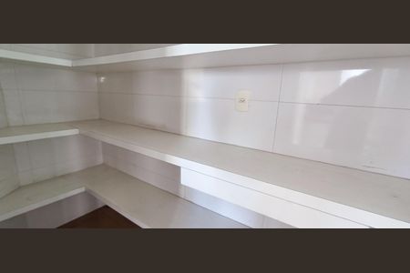 Apartamento à venda com 260m², 3 quartos e 5 vagasDespensa