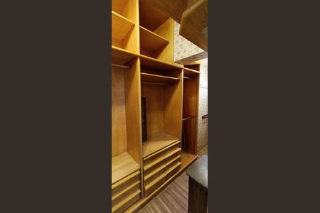 Apartamento à venda com 260m², 3 quartos e 5 vagasCloset da suíte 1