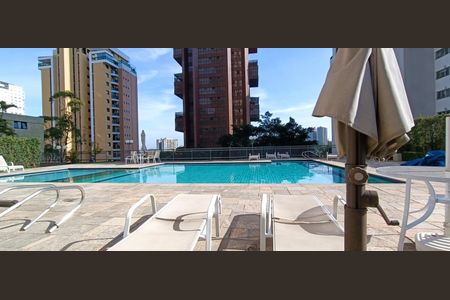Apartamento à venda com 260m², 3 quartos e 5 vagasÁrea comum - Piscina