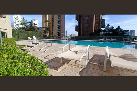 Apartamento à venda com 260m², 3 quartos e 5 vagasÁrea comum - Piscina