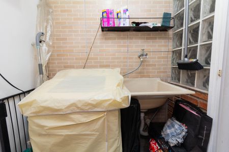 Casa à venda com 142m², 2 quartos e 2 vagas Casa à venda com 142m², 2 quartos e 2 vagasÁrea de Serviço