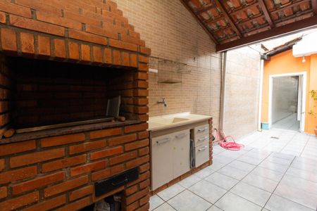 Casa à venda com 142m², 2 quartos e 2 vagas Casa à venda com 142m², 2 quartos e 2 vagasQuintal