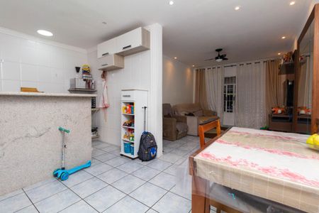 Casa à venda com 142m², 2 quartos e 2 vagas Casa à venda com 142m², 2 quartos e 2 vagasCozinha