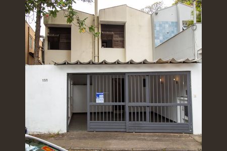 Casa à venda com 130m², 3 quartos e 2 vagas Casa à venda com 130m², 3 quartos e 2 vagasFachada