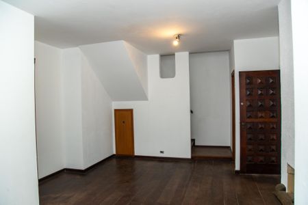 Casa à venda com 130m², 3 quartos e 2 vagas Casa à venda com 130m², 3 quartos e 2 vagasSala