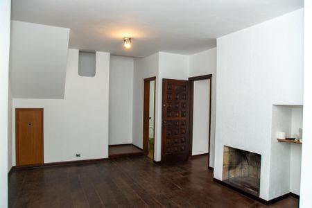 Casa à venda com 130m², 3 quartos e 2 vagas Casa à venda com 130m², 3 quartos e 2 vagasSala