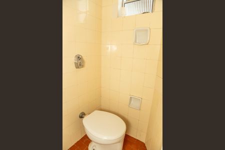 Casa à venda com 130m², 3 quartos e 2 vagas Casa à venda com 130m², 3 quartos e 2 vagasBanheiro de serviço