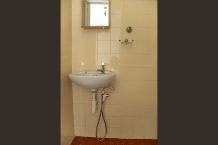 Casa à venda com 130m², 3 quartos e 2 vagas Casa à venda com 130m², 3 quartos e 2 vagasBanheiro de serviço