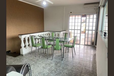 Casa à venda com 300m², 3 quartos e 2 vagas Casa à venda com 300m², 3 quartos e 2 vagasFoto 02