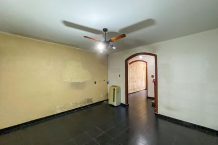 Casa à venda com 280m², 3 quartos e 2 vagasSala