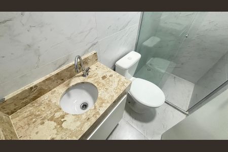 Apartamento à venda com 74m², 2 quartos e 1 vaga Apartamento à venda com 74m², 2 quartos e 1 vagaBanheiro da Suíte