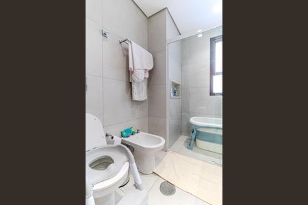 Apartamento à venda com 245m², 4 quartos e 3 vagasBanheiro da Suíte 2