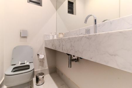 Apartamento à venda com 245m², 4 quartos e 3 vagasLavabo